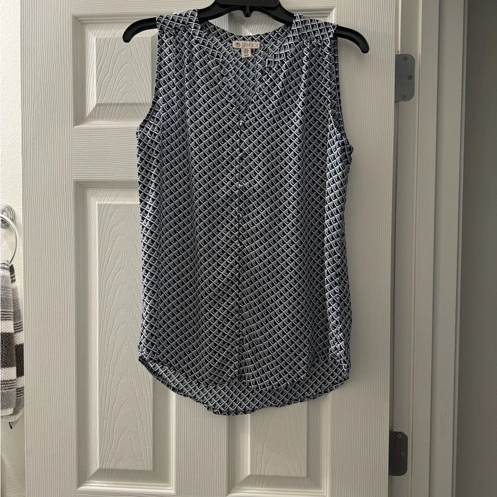 Sleeveless Blue and White Geometric Top - Picture 1 of 4